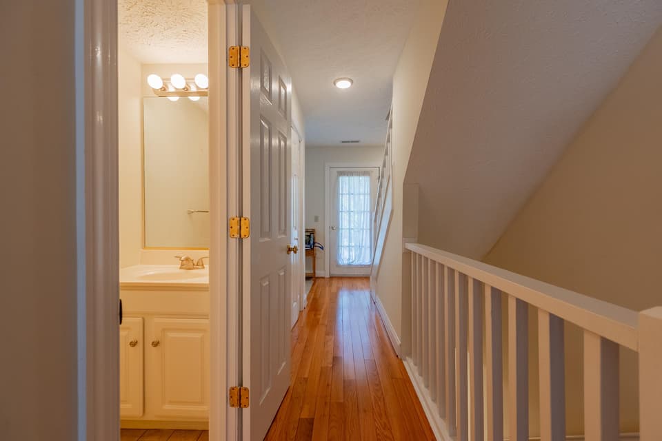 405 Silver Leaf Drive, photo 10 of 36