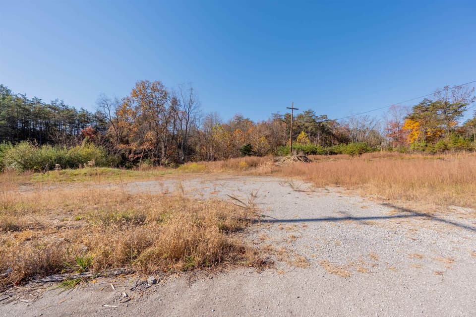 3713 Radford Road, photo 3 of 27
