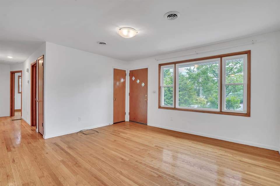 650 Betty Drive, photo 19 of 40