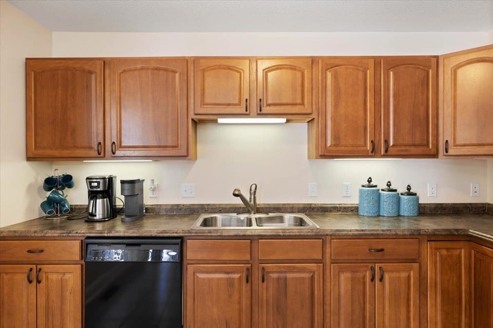 175 Kitty Lane, photo 7 of 34