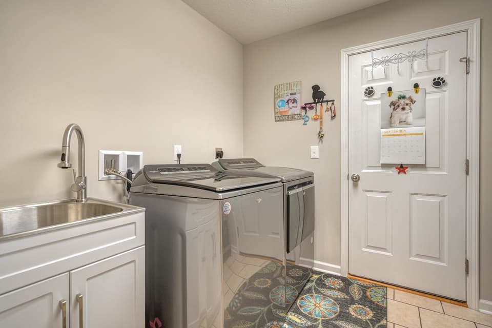 2160 Glade Drive SE, photo 6 of 40