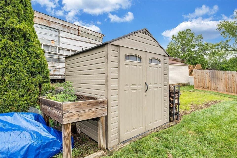 590 Keystone Drive, photo 32 of 37
