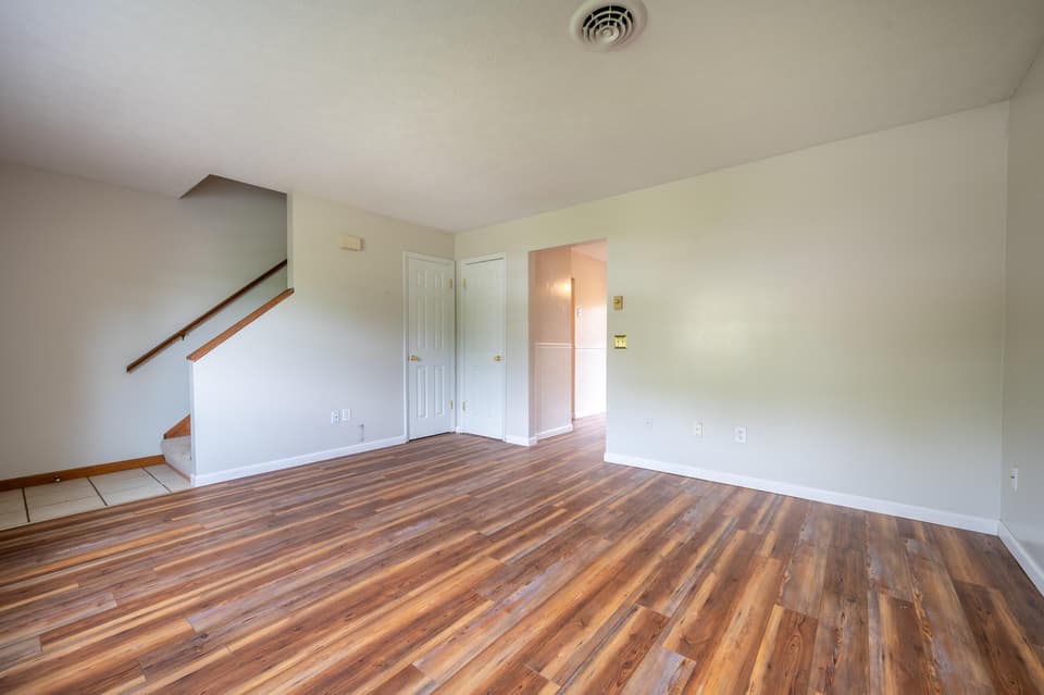 1115 Glen Court Unit B, photo 5 of 40