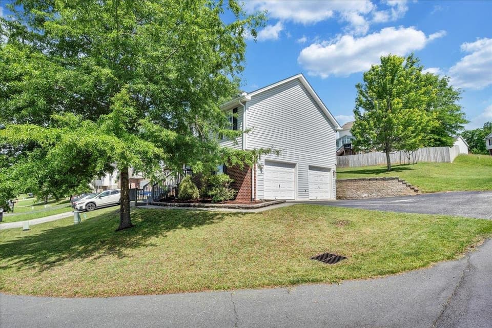 100 Wistaria Drive, photo 33 of 36