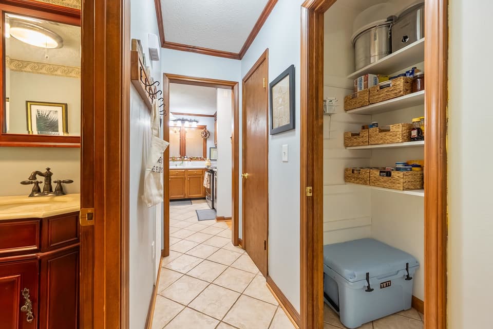 1160 Sherwood Drive, photo 22 of 40