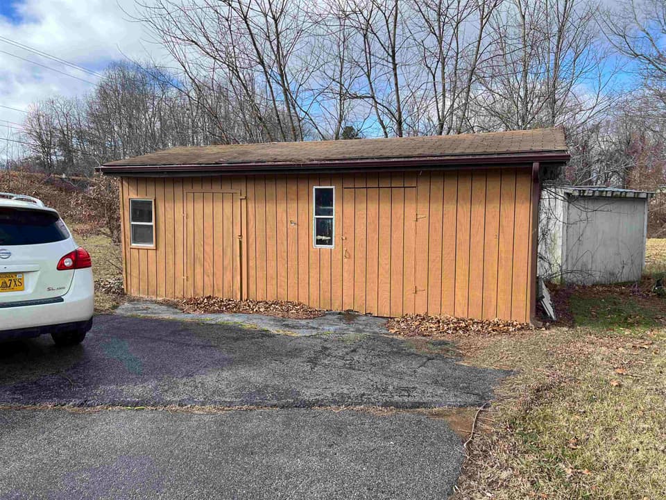 215 Jones Street, photo 5 of 23