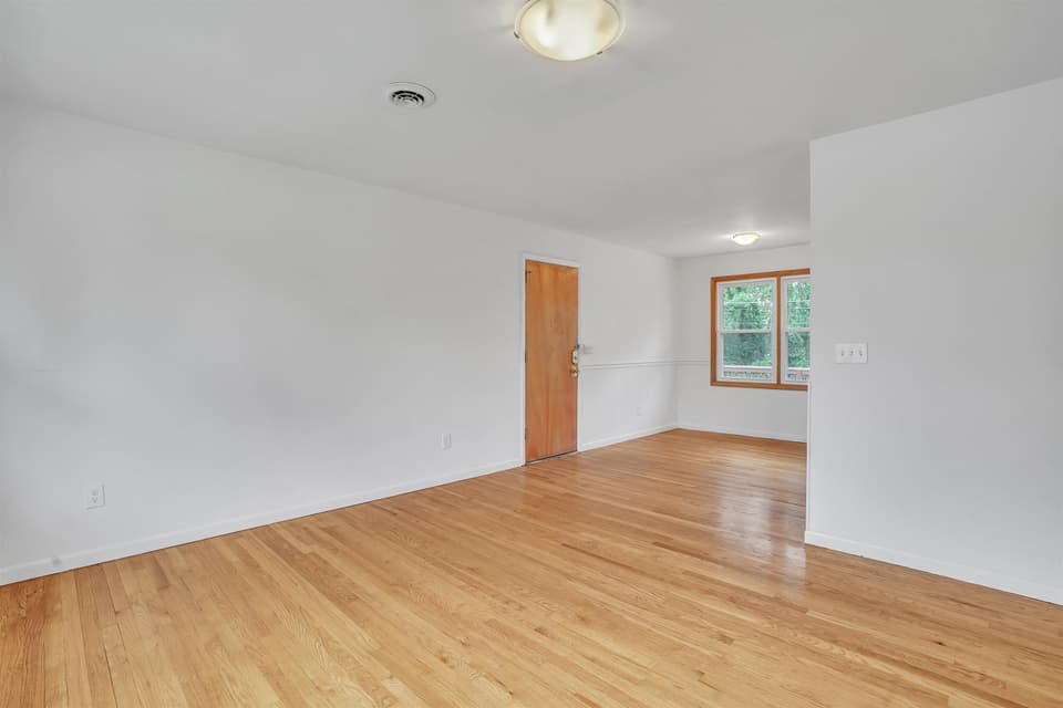 650 Betty Drive, photo 18 of 40