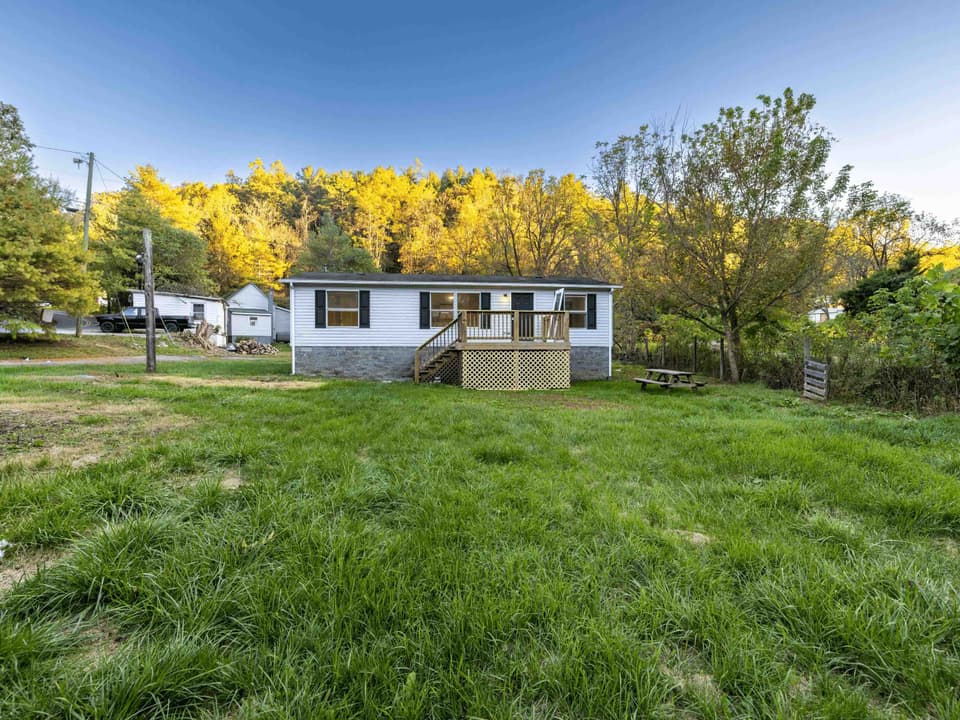 2619 Den Hill Road, photo 3 of 25