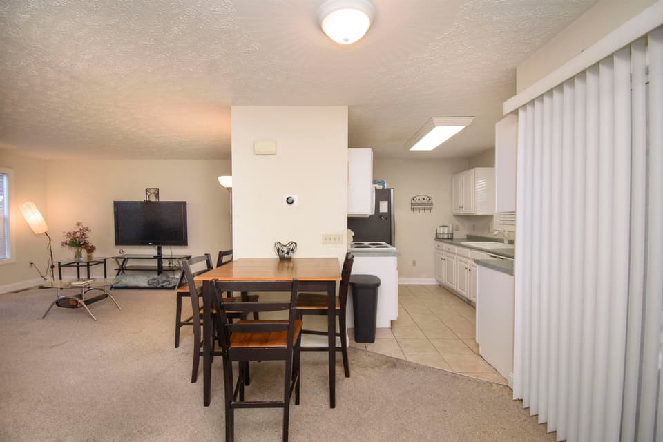 420 Silver Leaf Drive, photo 8 of 40