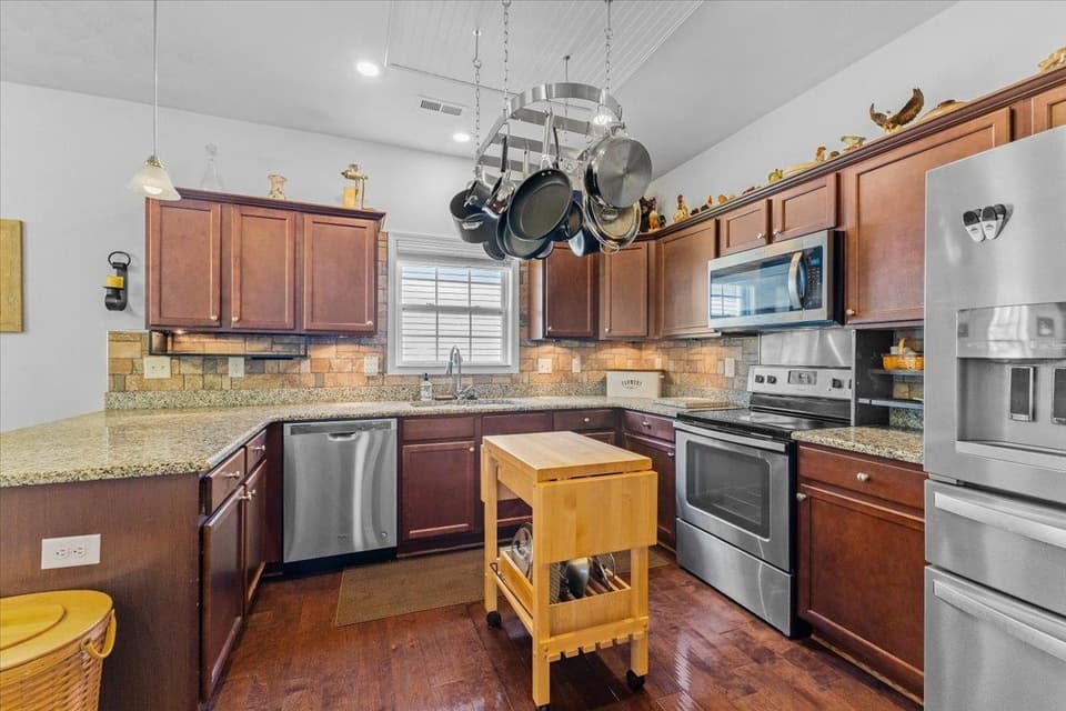 110 Roudabush Drive, photo 13 of 34
