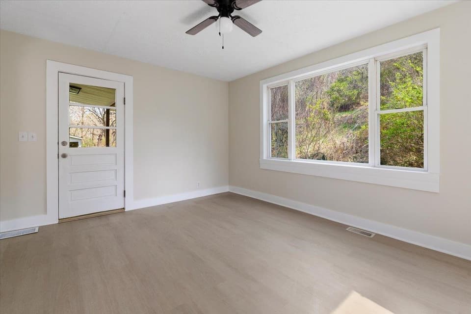 1033 Walton Road, photo 9 of 37