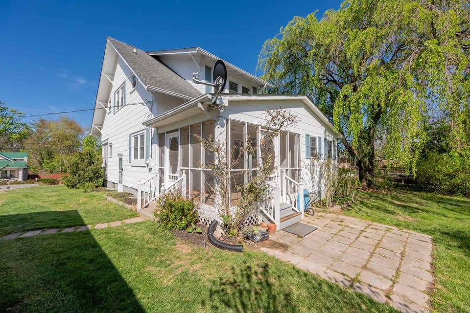 108 Miller Street SE, photo 4 of 40