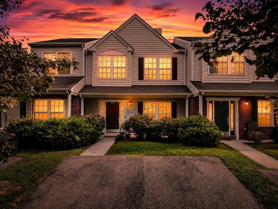 300 Willow Oak Drive, photo 2 of 40