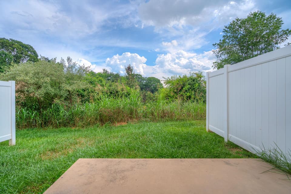430 Twisted Oak Drive NW, photo 8 of 23