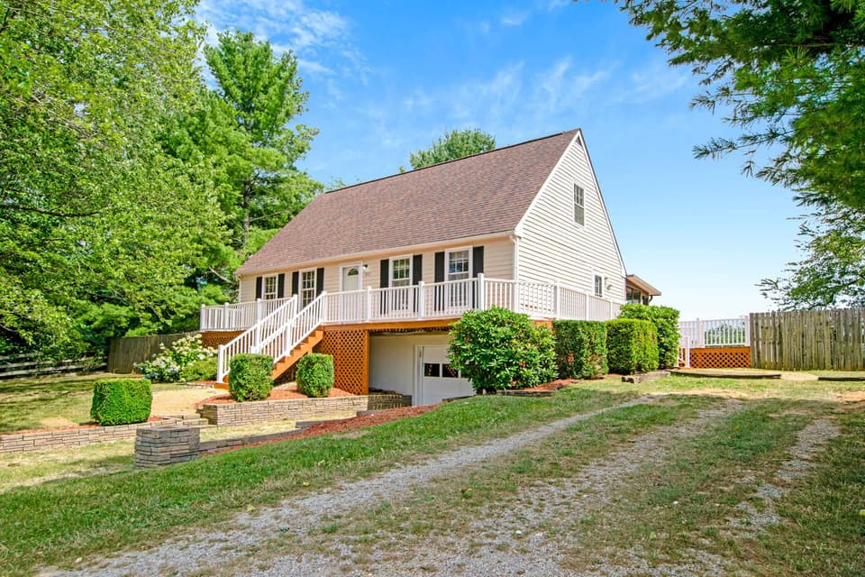 265 Clearview Drive, photo 3 of 40