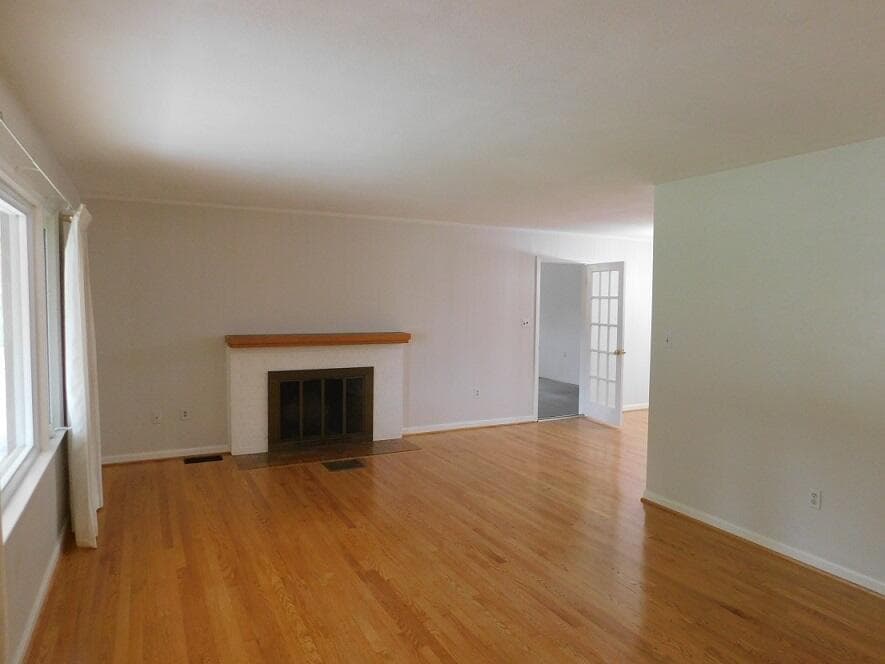 310 Hickory Dr SW, photo 5 of 30