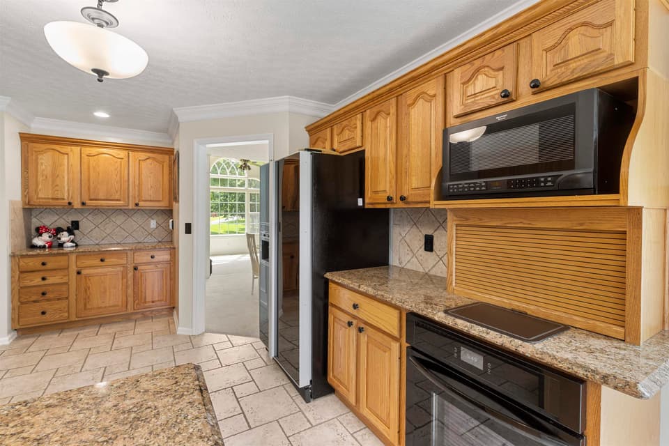 2285 Lubna Drive, photo 18 of 40