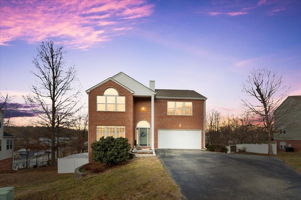 250 Barkwood Street, photo 2 of 40