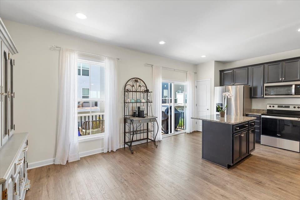465 John Adams Drive, photo 11 of 40
