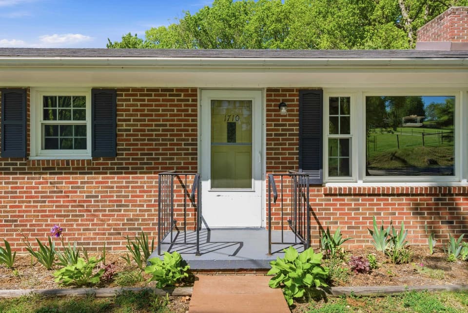1710 Harman Drive, photo 5 of 40