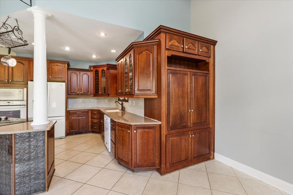 2251 Lake Vista Drive, photo 16 of 40