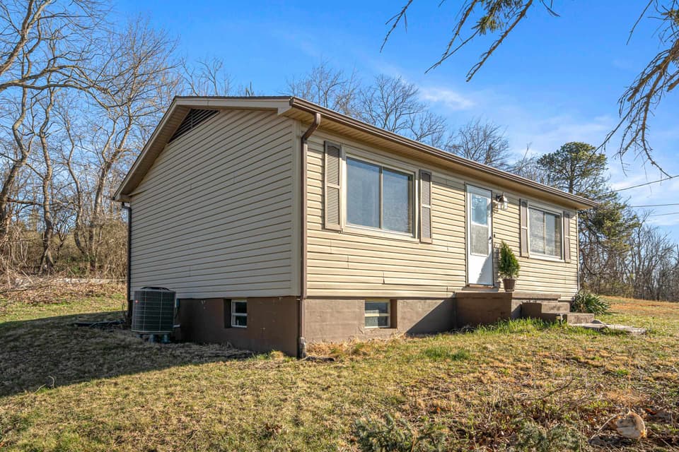 1634 Mud Pike, photo 4 of 34