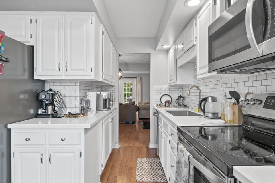 1637 York Drive, photo 10 of 24