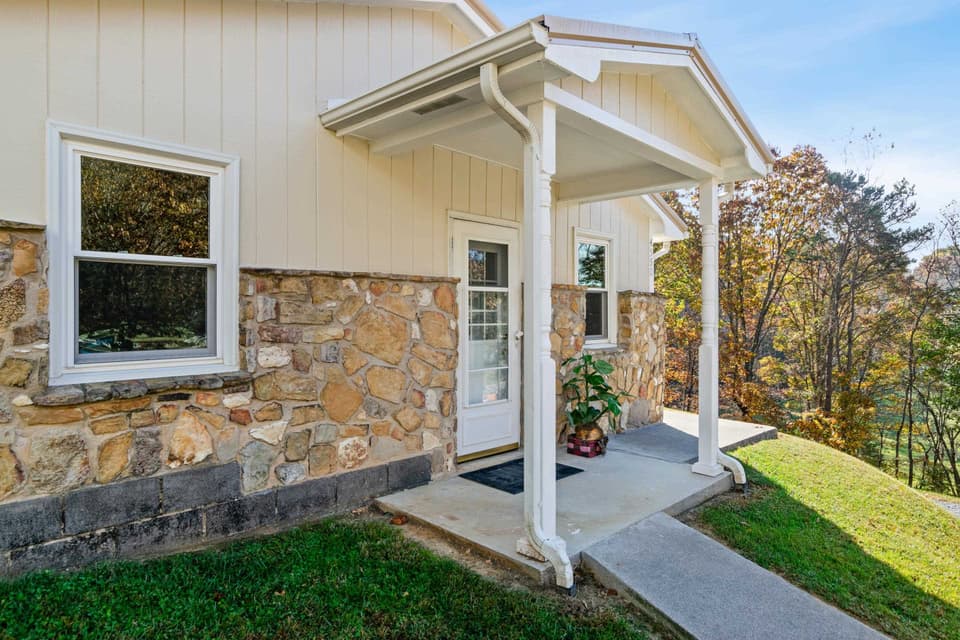 4550 Wayside Drive, photo 38 of 40
