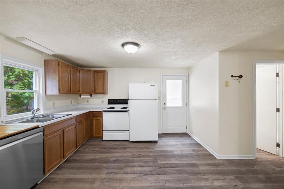 1008 Rock Road E, photo 7 of 27