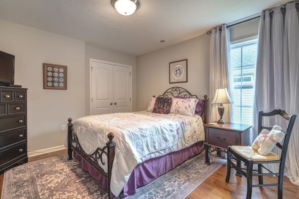 2160 Glade Drive SE, photo 5 of 40