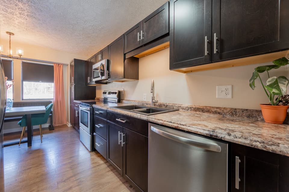 2665 Glade Drive SE, photo 9 of 40