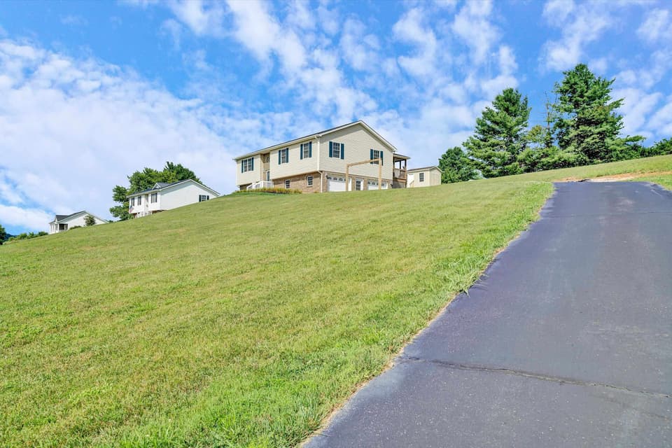 540 Harkrader Street, photo 33 of 35