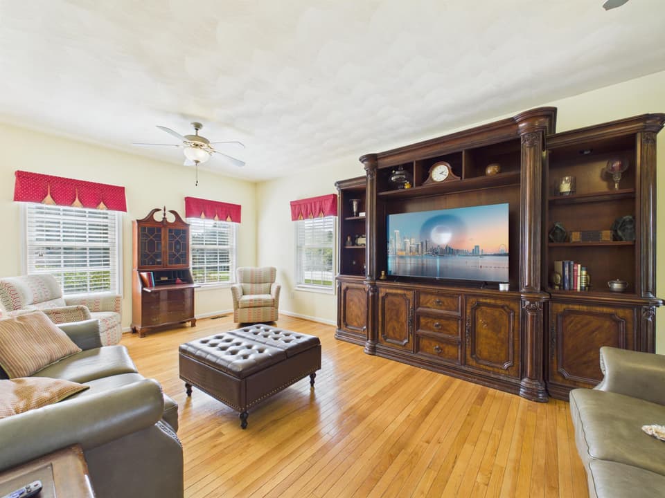 1130 Crosscreek Drive, photo 17 of 40