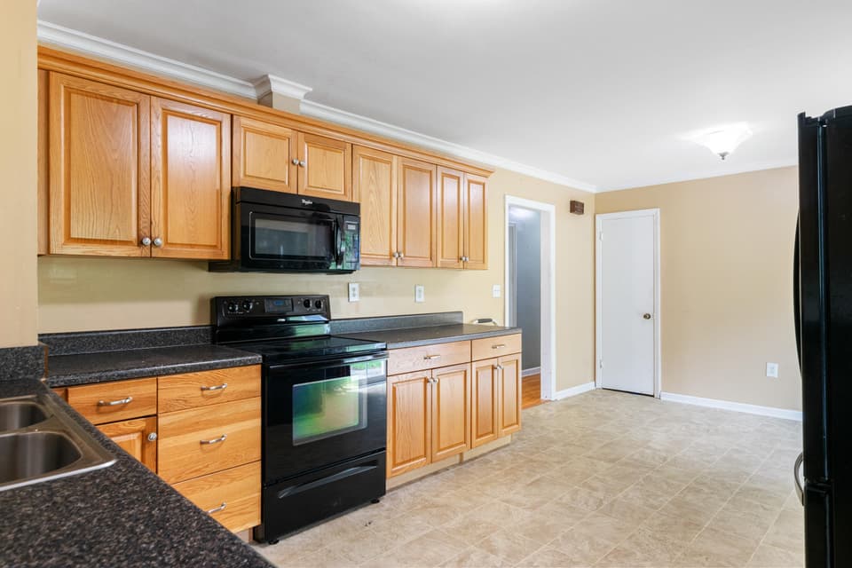 955 McHenry Avenue, photo 7 of 29