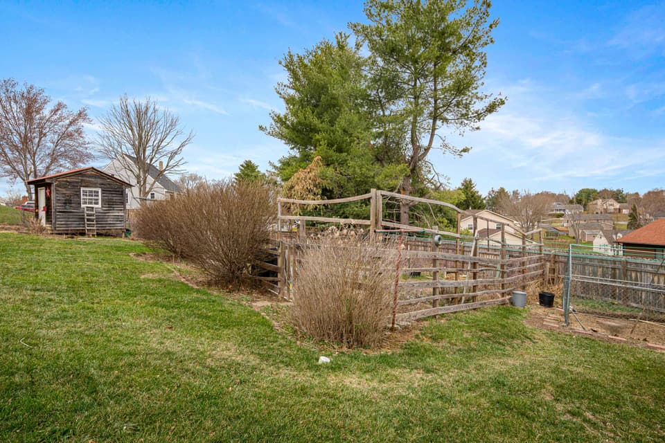 145 Windmill Ridge Road E, photo 12 of 40