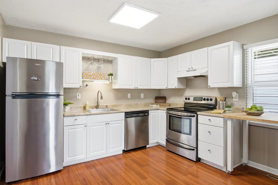 1790 Rainbow Street NE, photo 6 of 40