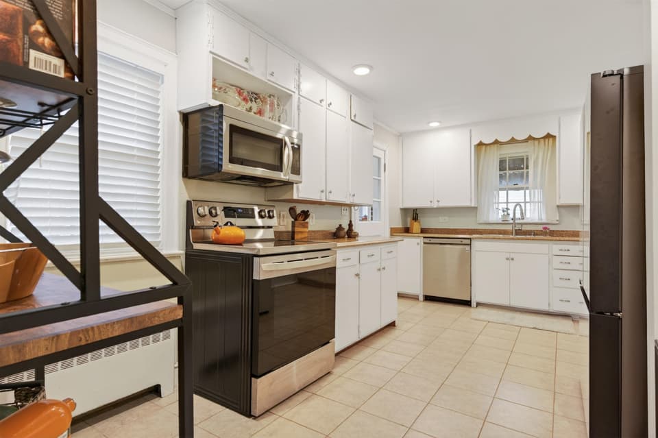 301 S Franklin Street, photo 8 of 35