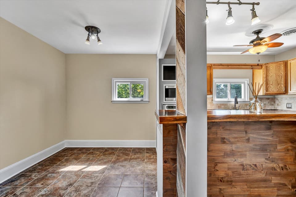215 S Hill Drive, photo 12 of 37