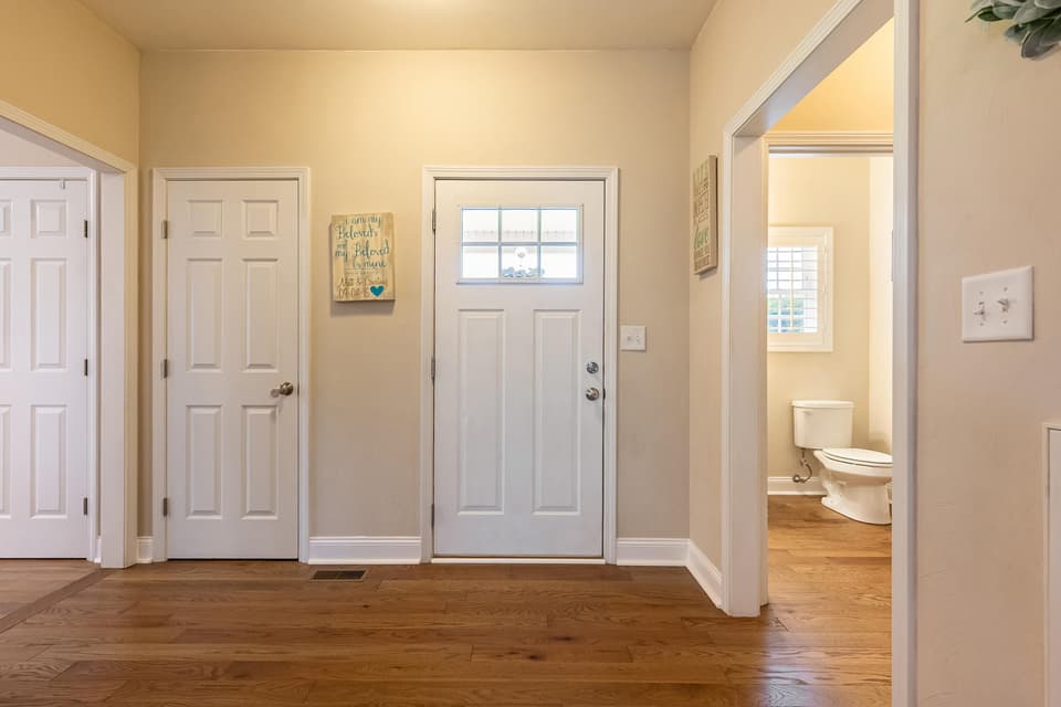 1136 Crosscreek Drive, photo 10 of 40