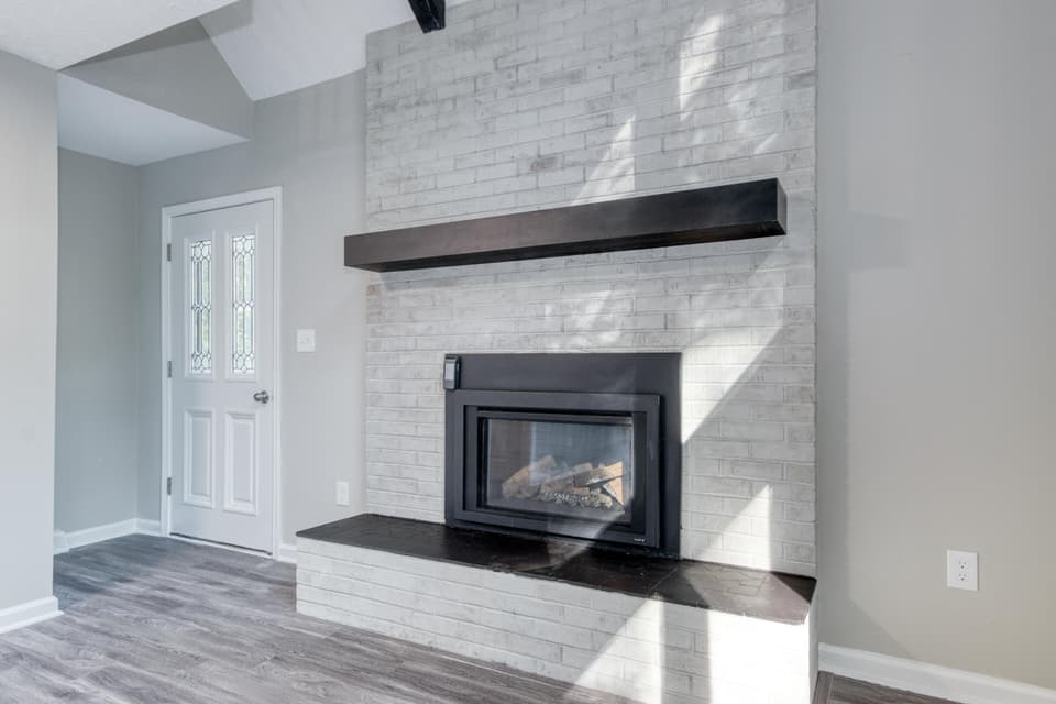 360 Tomahawk Drive, photo 13 of 32