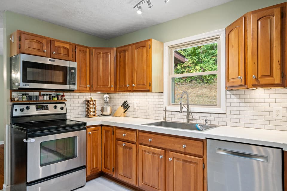 1720 Blake Drive, photo 7 of 40