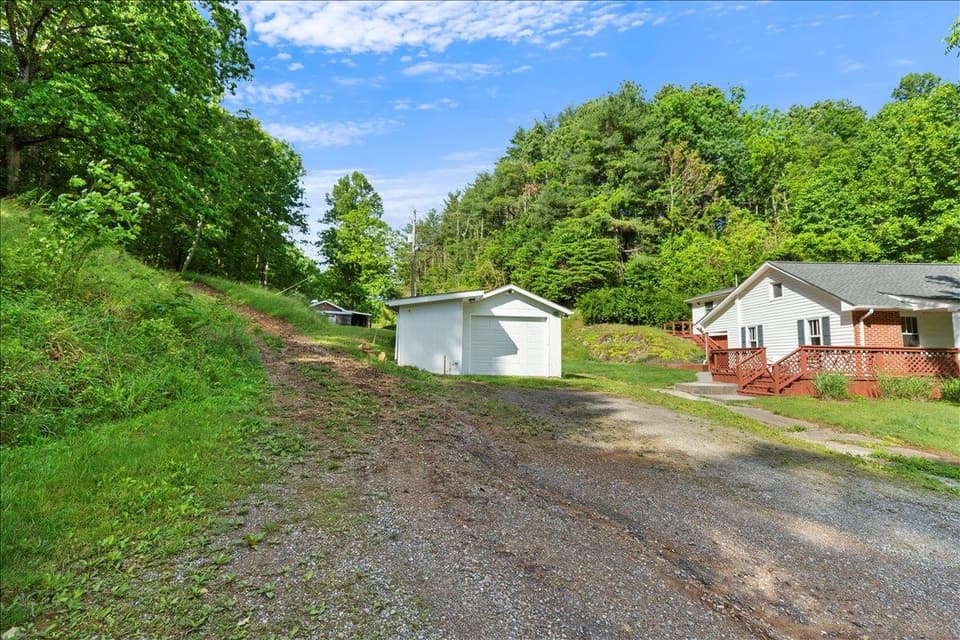 2537 Rosemary Road, photo 36 of 40