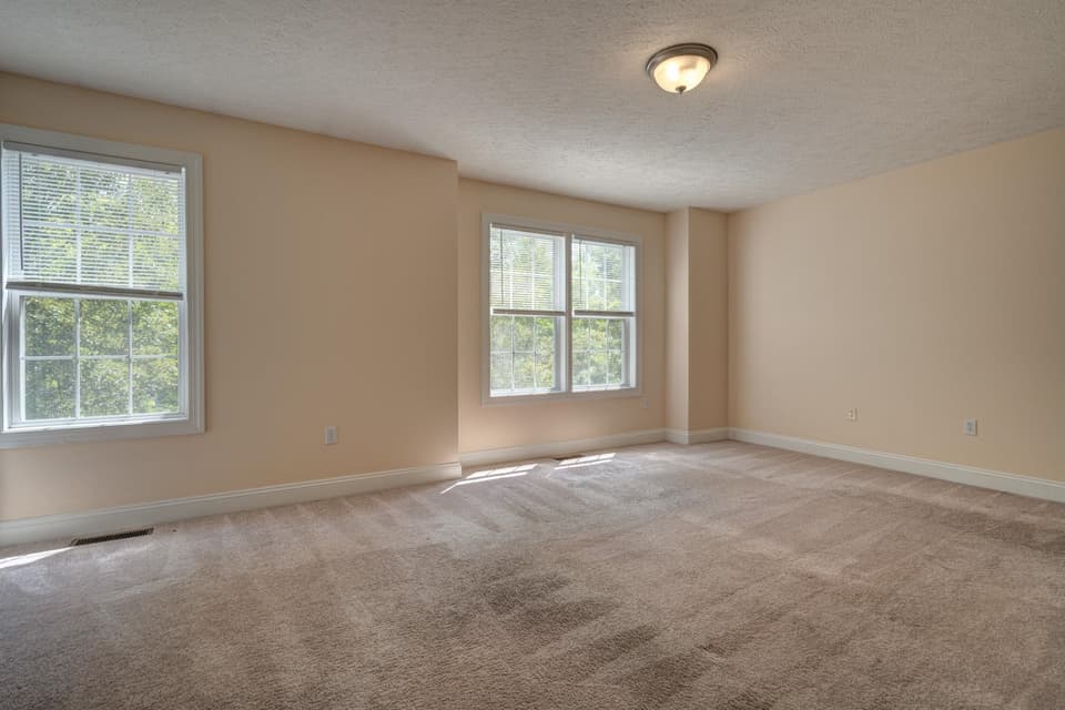 815 Oaktree Boulevard, photo 18 of 30