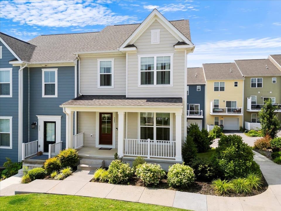 325 John Adams Drive, photo 4 of 40