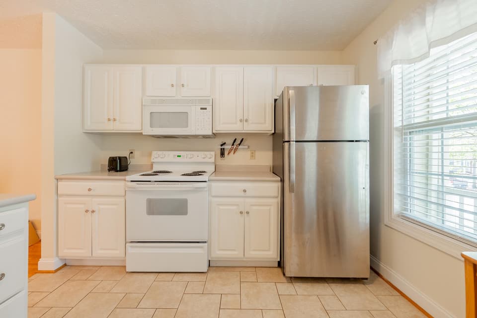 405 Silver Leaf Drive, photo 15 of 36