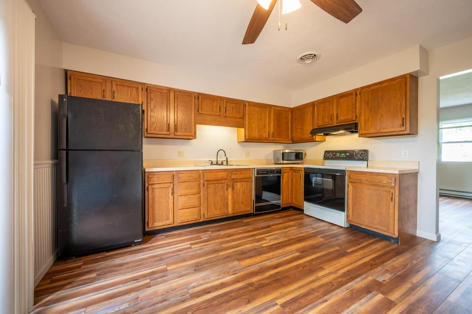 1115 Glen Court Unit B, photo 12 of 40