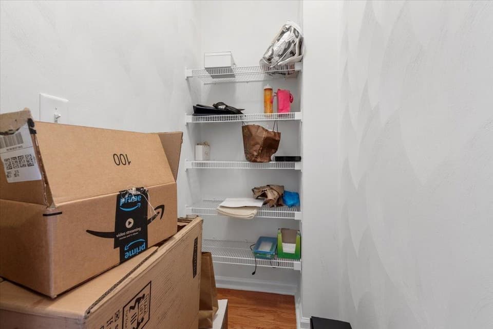 921 Crosscreek Drive, photo 23 of 40