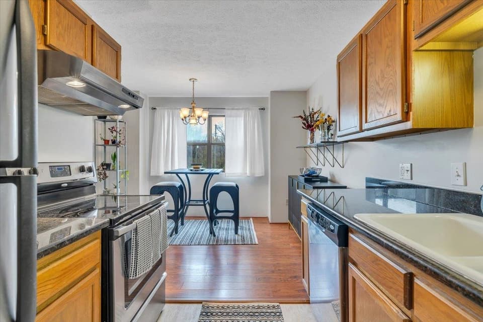 2615 Glade Drive SE, photo 13 of 35