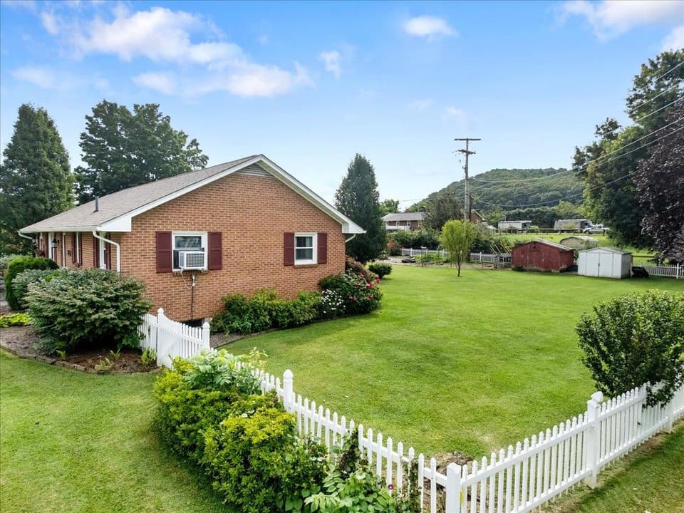 115 Gum Drive, photo 4 of 40