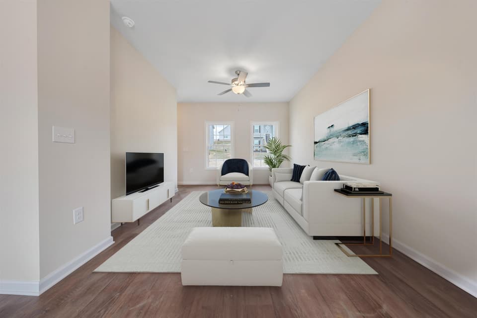 330 Diamond Avenue, photo 3 of 12